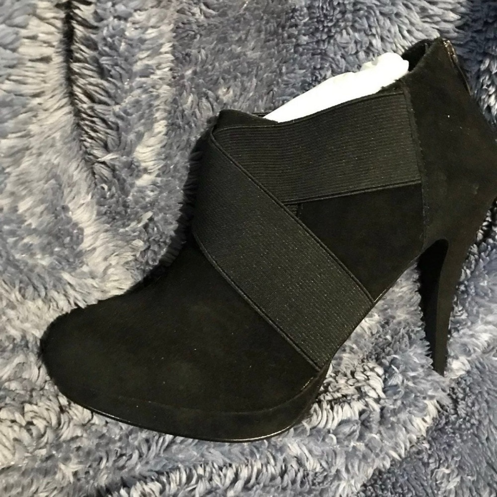 Mark. Avon Black Suede Women's Ankle Booties